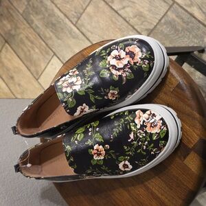 HALOGEN Floral Roses Leather Lace Up Sneaker​​​​​. Floor model Is Like New+